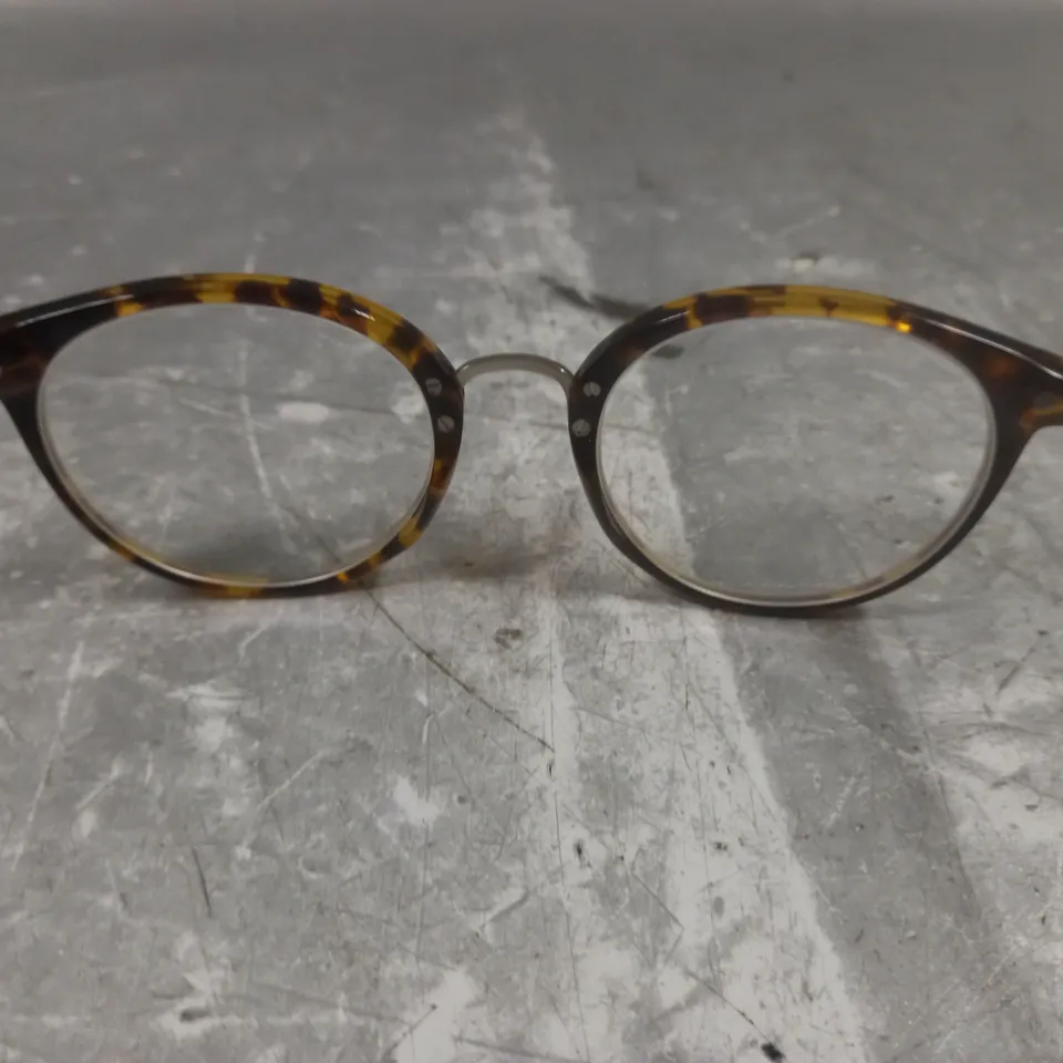 LONDON RETRO BROWN PATTERENED GLASSES IN CASE