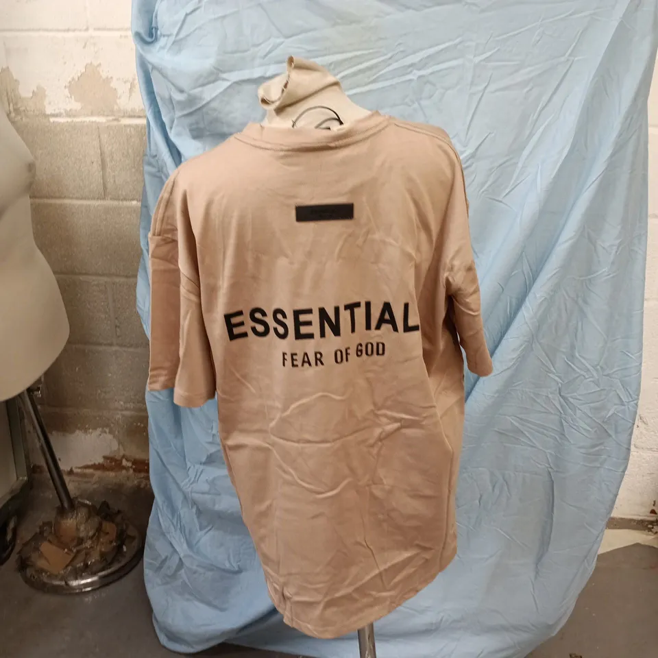 FEAR OF GOD ESSENTIALS T‑SHIRT – BEIGE, M (MADE IN VIETNAM)