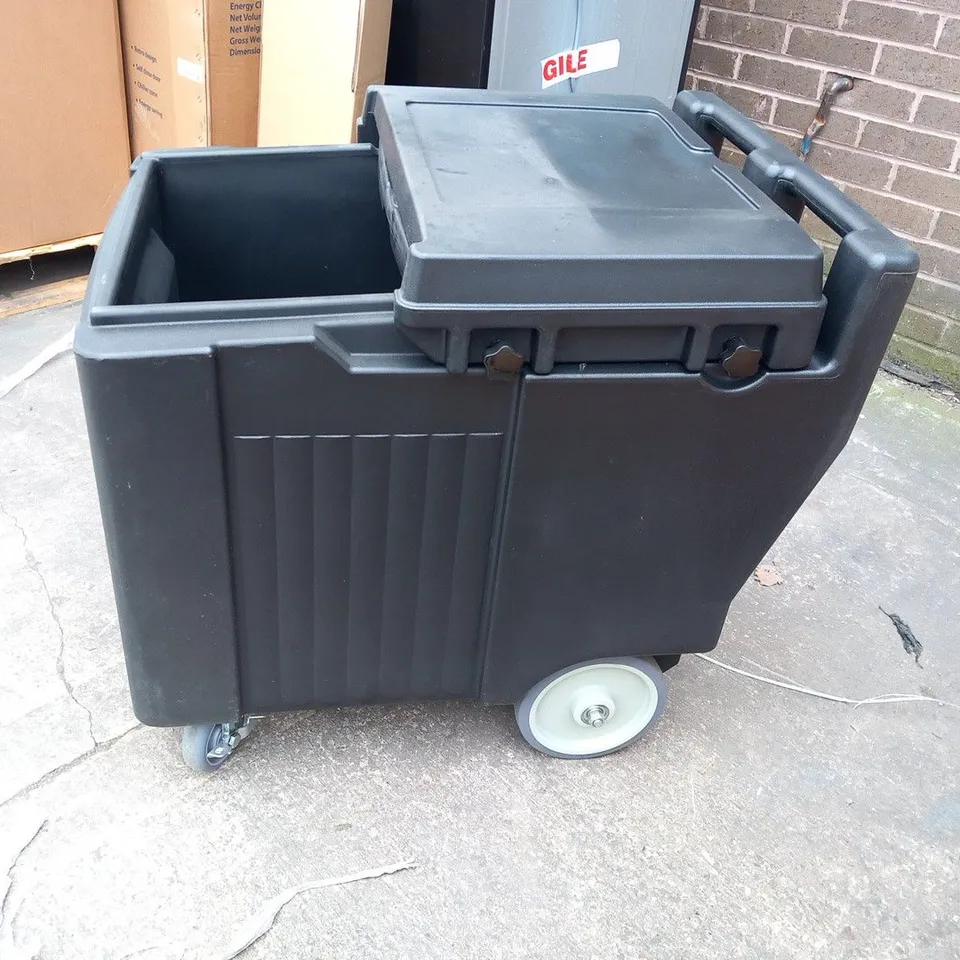 BOXED AMER BOX INSULATED ICE CADDY 110L VOLUME 
