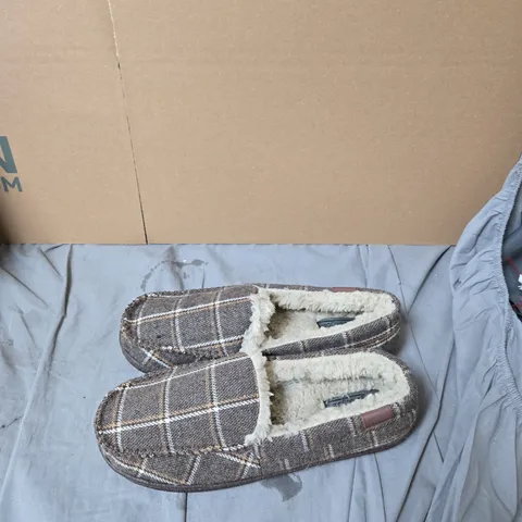 JO & JOE WOMEN'S PLAID WOOL SLIPPERS WITH SHEARLING LINING – UK 10
