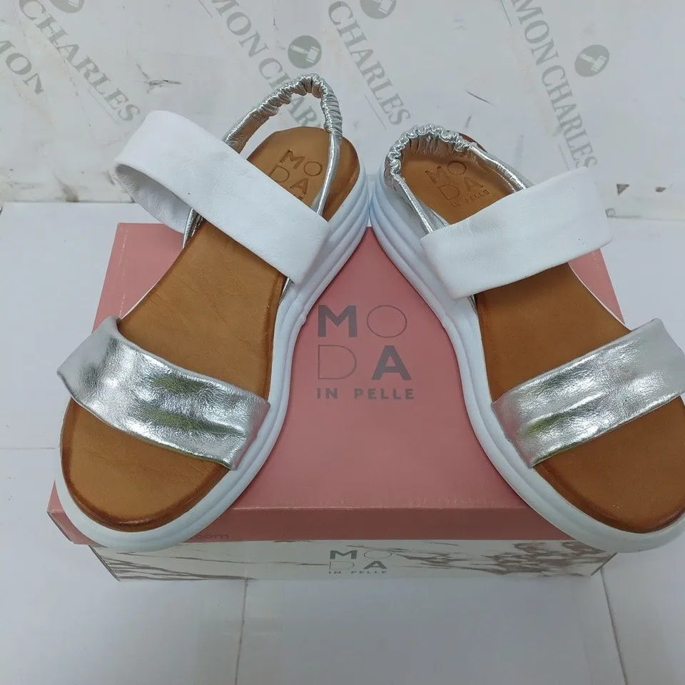 BOXED PAIR OF MODA IN PELLE PLATFORMED SANDALS IN WHITE/SILVER SIZE EU 39 