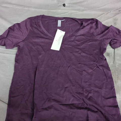 SWEATY BETTY ESSENTIAL V-NECK T-SHIRT IN NEPTUNE PURPLE - MEDIUM