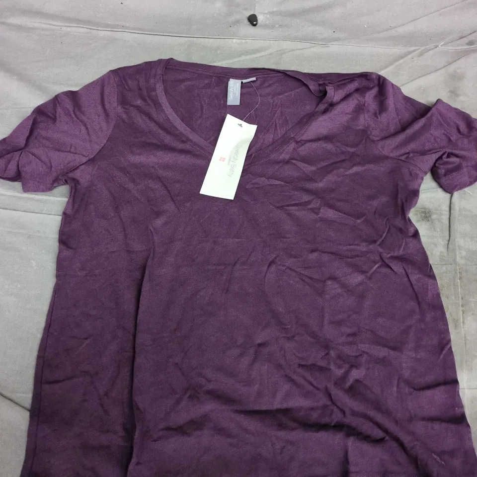 SWEATY BETTY ESSENTIAL V-NECK T-SHIRT IN NEPTUNE PURPLE - MEDIUM