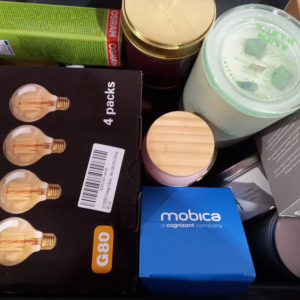 BOX OF APPROXIMATELY 10 ASSORTED ITEMS TO INCLUDE - SWEET WILLIAM ZEN DOG - BOTANICAL GARDEN CANDLE - MY GALAXY GREEN DOT JADE ECT 