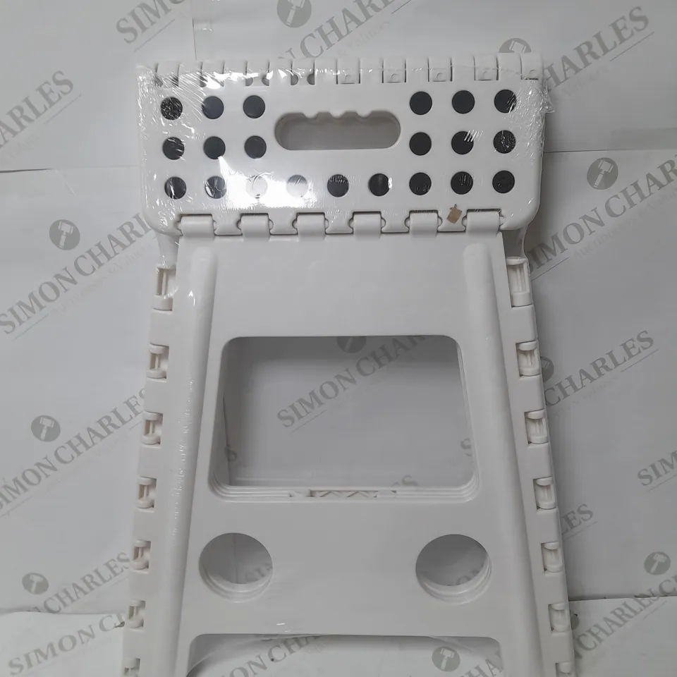 BOXED OPTIMAL PRODUCTS LARGE FOLDING STEP STOOL 