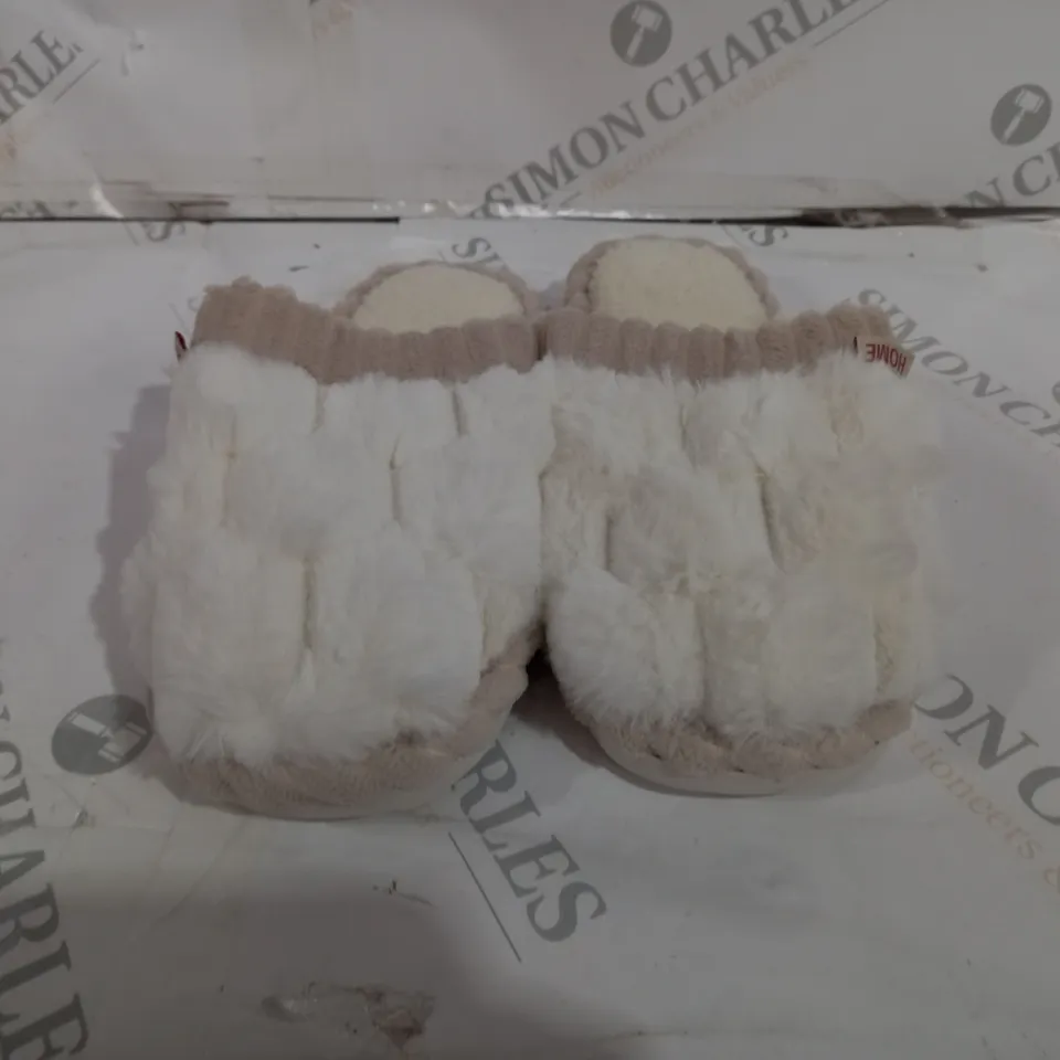 CREAM FLUFFY SLIPPERS SIZE 37-38