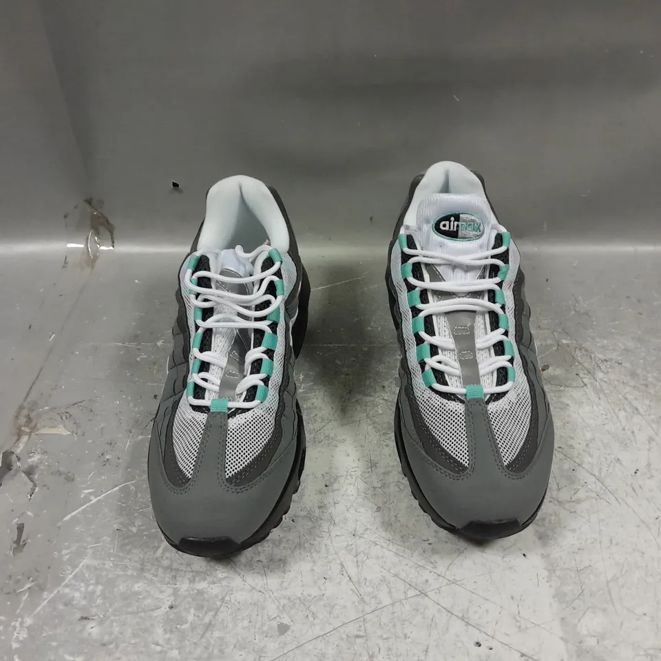 UNBOXED PAIR OF NIKE AIRMAX 95 GREY/WHITE/BLUE UK 8.5