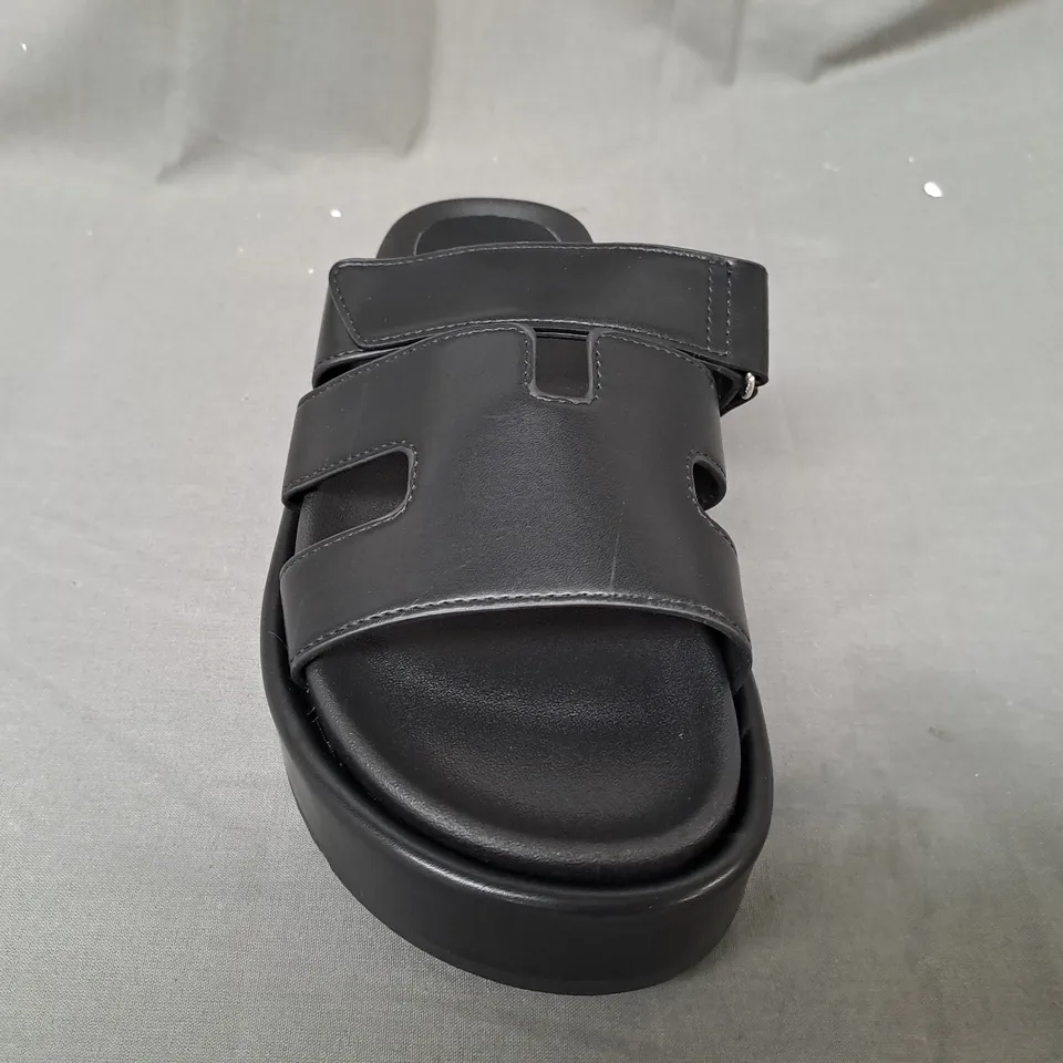 BOXED PAIR OF DESIGNER OPEN TOE PLATFORM SANDALS IN BLACK EU SIZE 38