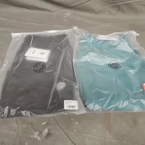 APPROXIMATELY 30 ASSORTED BAGGED CLOTHING ITEMS IN VARIOUS SIZES TO INCLUDE MENS GET YOUR COLD ON SHORTS IN GREEN & LADIES BRASS MONKEY SHORTS IN BLACK