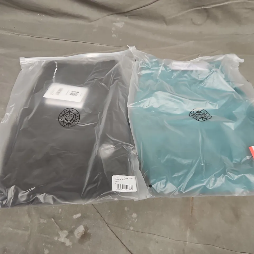 APPROXIMATELY 30 ASSORTED BAGGED CLOTHING ITEMS IN VARIOUS SIZES TO INCLUDE MENS GET YOUR COLD ON SHORTS IN GREEN & LADIES BRASS MONKEY SHORTS IN BLACK