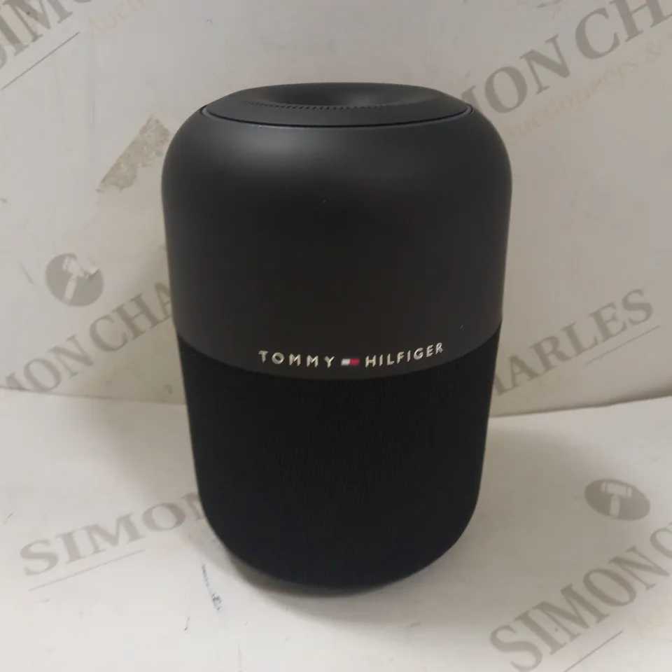TOMMY HILFIGER DESKTOP WIRELESS SPEAKER RRP £100