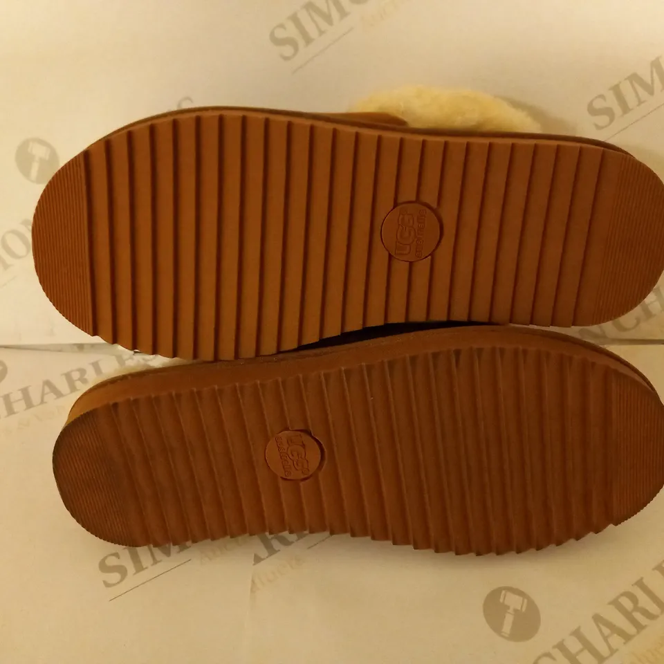 UGG SCUFFETTE SLIPPERS - BEIGE SIZE EU40
