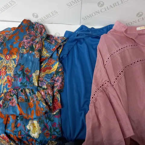 LOT OF APPROX. 10 CLOTHING ITEMS TO INCLUDE DRESSES JUMPERS AND SHIRTS
