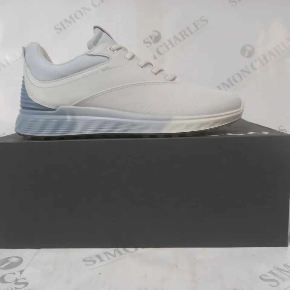 BOXED PAIR OF ECCO GOLF S-THREE SHOES IN WHITE/LIGHT BLUE UK SIZE 4.5