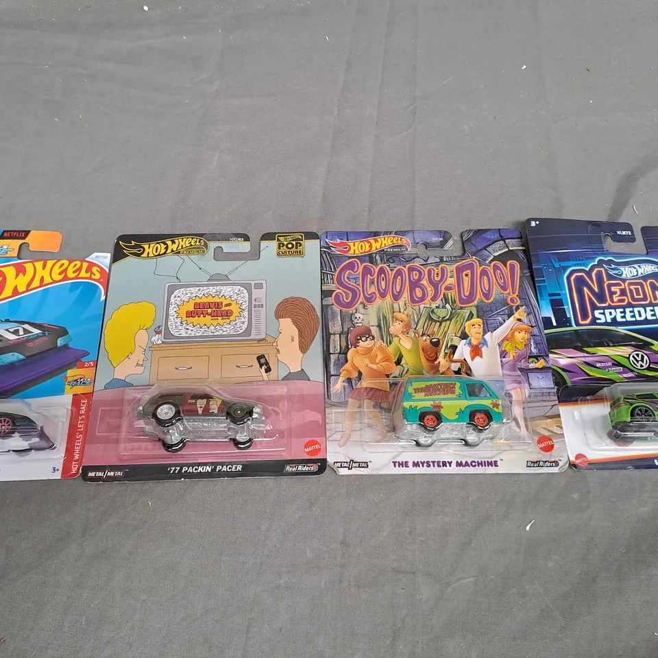 SMALL ASSORTMENT OF ASSORTED HOT WHEELS CARS