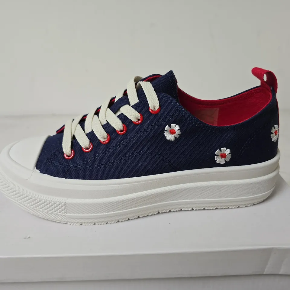 URBAN JACKS FLEUR TRAINERS, NAVY/RED - SIZE 7