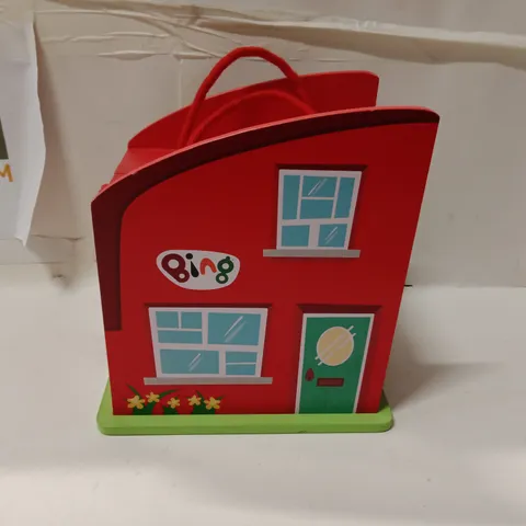 BING PLAYSET HOUSE WITH CHARACTER FIGURES – RED, FOLD-OUT SIDES (UK 8TH WONDER, ACAMAR FILMS 2021)