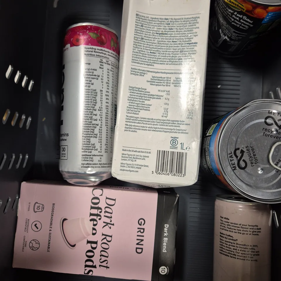 APPROXIMATELY 10 ASSORTED FOOD/DRINK PRODUCTS TO INCLUDE HUEL DRINKS, BANANA COCKTAIL MIX, GRIND COFFEE PODS ETC 