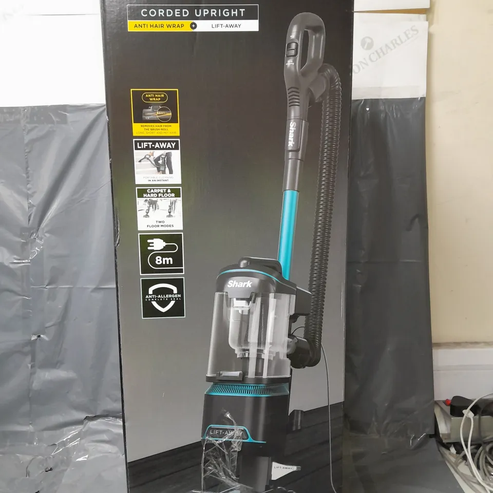 BOXED SHARK UPRIGHT CORDED VACUUM WITH ANTI-HAIR WRAP, LIFTAWAY TECHNOLOGY AND COMPLETE SEAL NZ690UK RRP £249