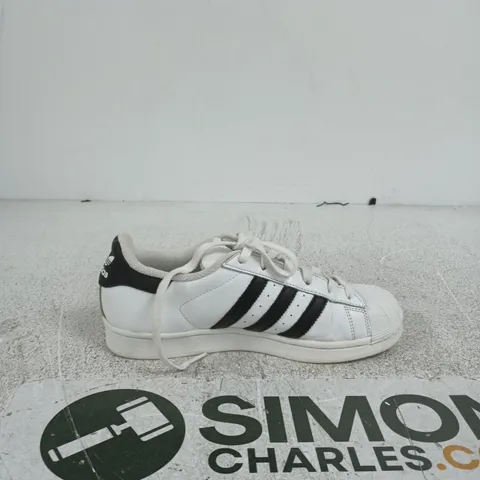 ADIDAS SUPERSTAR WHITE TRAINERS – BLACK 3-STRIPE DETAIL SIZE 5
