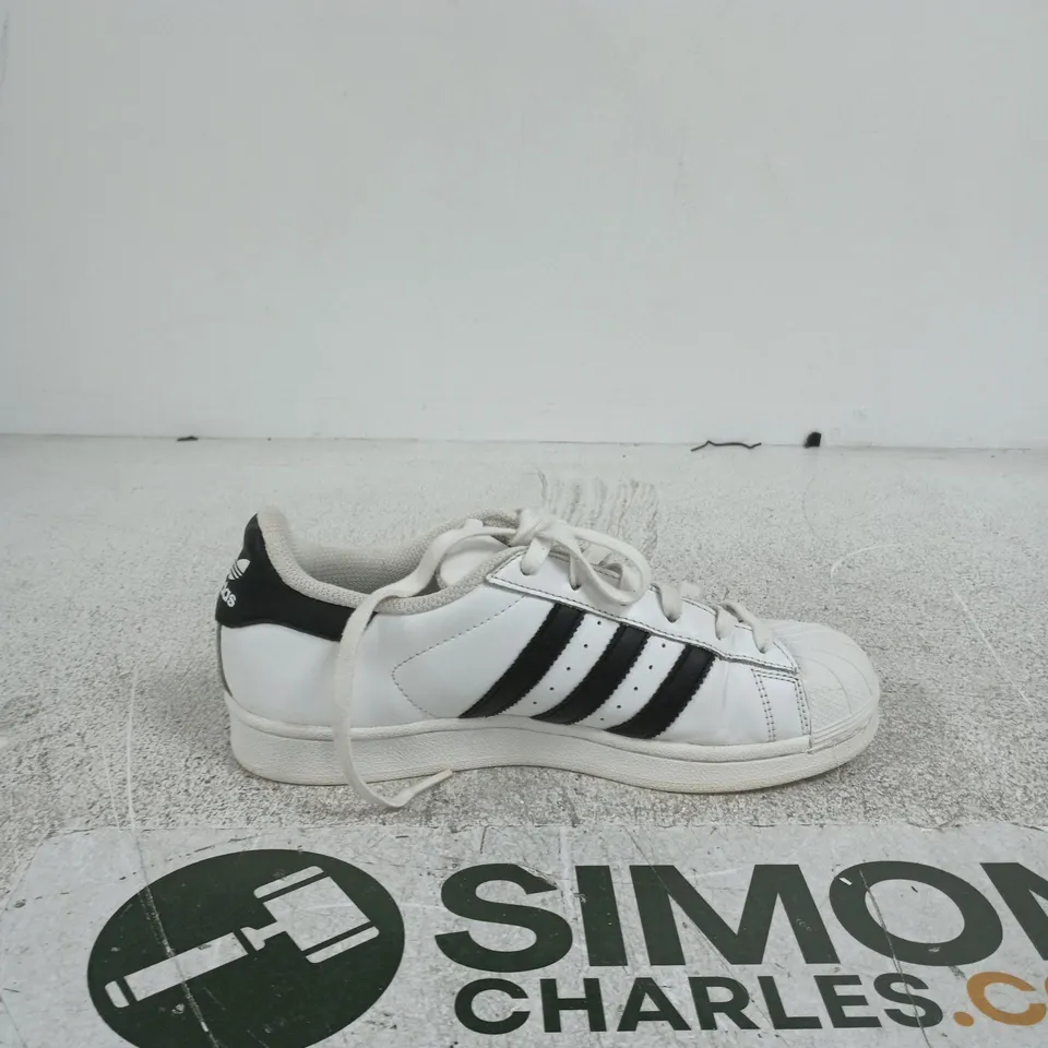 ADIDAS SUPERSTAR WHITE TRAINERS – BLACK 3-STRIPE DETAIL SIZE 5