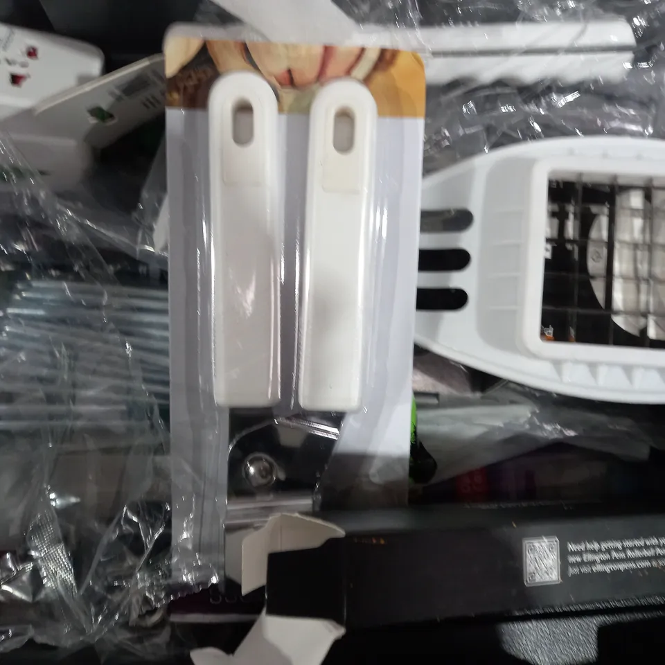 BOX OF APPROXIMATELY 15 ASSORTED ITEMS TO INCLUDE - MARKSMAN 4 PEICE HOSE FITTING - WILLED LED NIGHT LIGHT - 3 IN 1 ROTO PEELER ECT