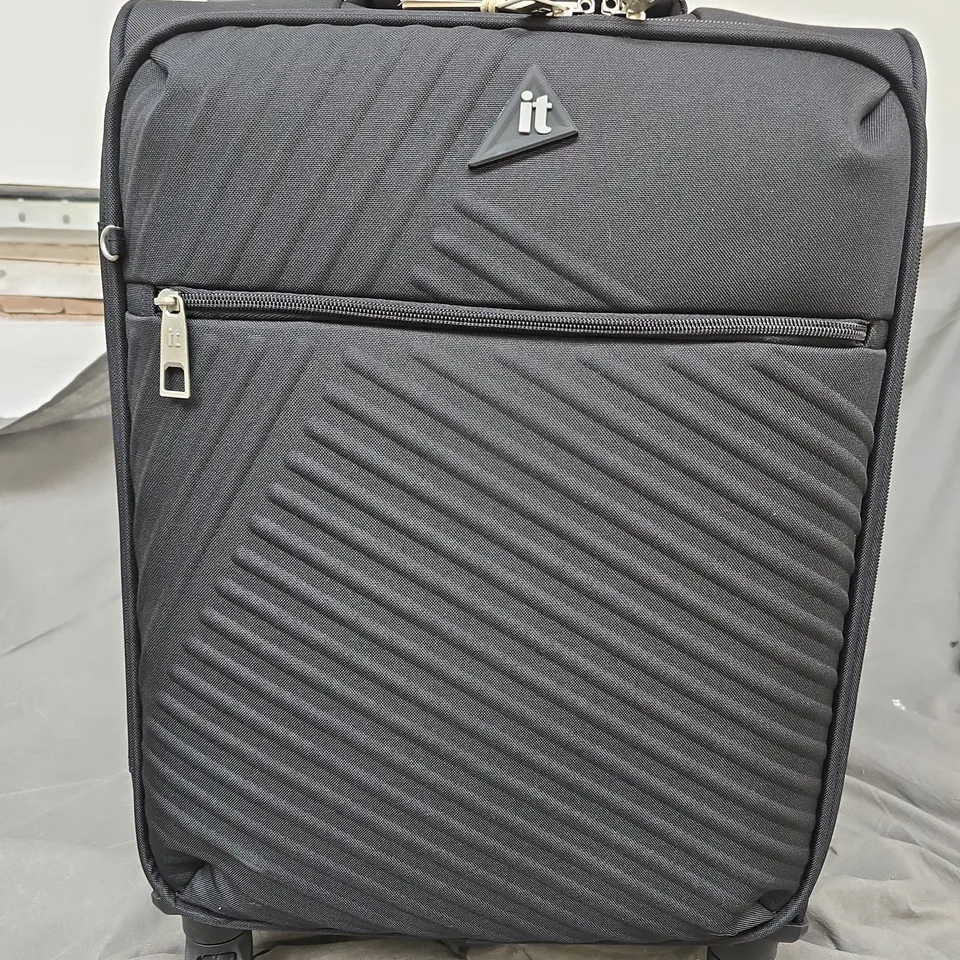 IT LUGGAGE DECISIVE BLACK CABIN SUITCASE  