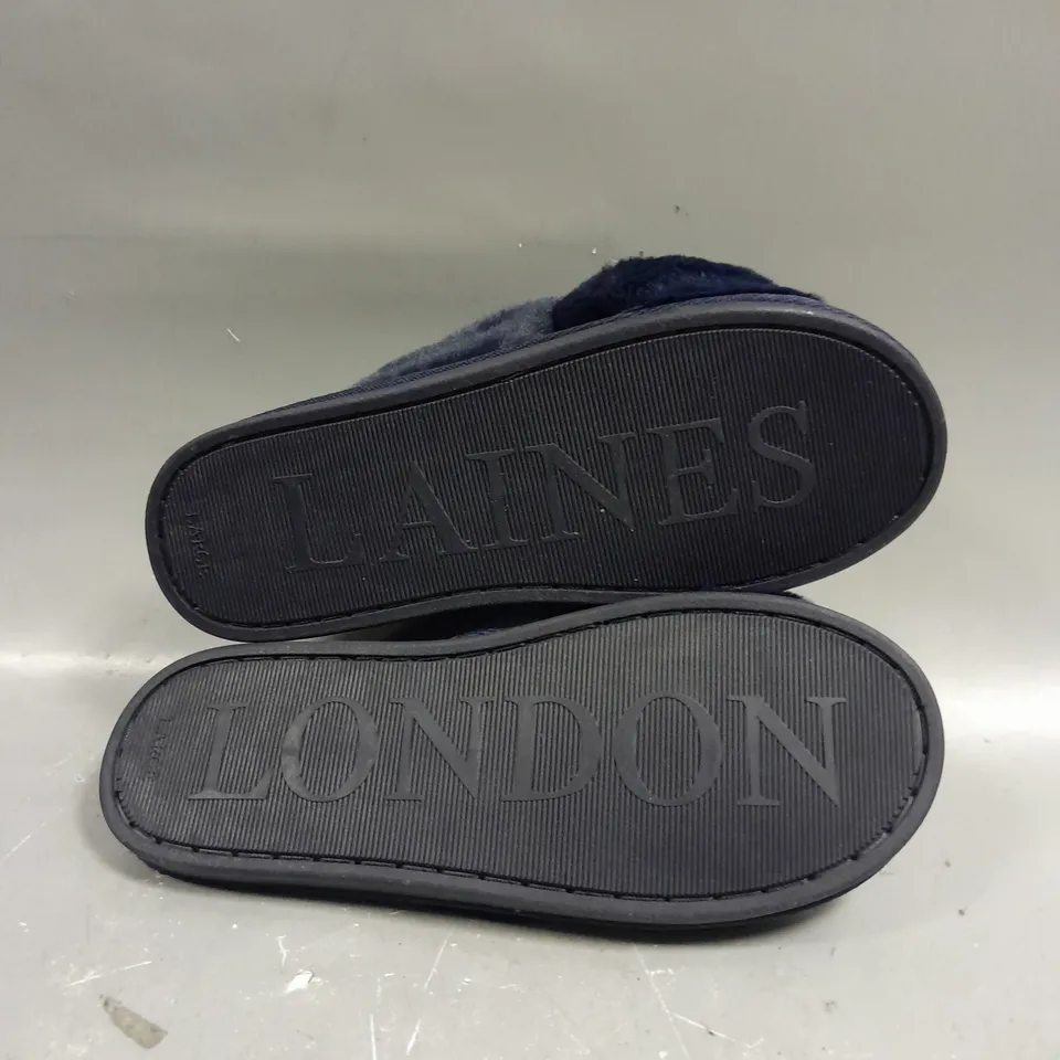 PAIR OF LAINES LONDON FLUFFY SLIPPERS - L