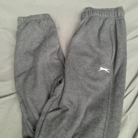 SLAZENGER SIAZ FLEECE PANTS IN CHARCOAL MARL - MEDIUM