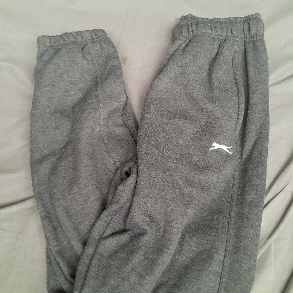 SLAZENGER SIAZ FLEECE PANTS IN CHARCOAL MARL - MEDIUM