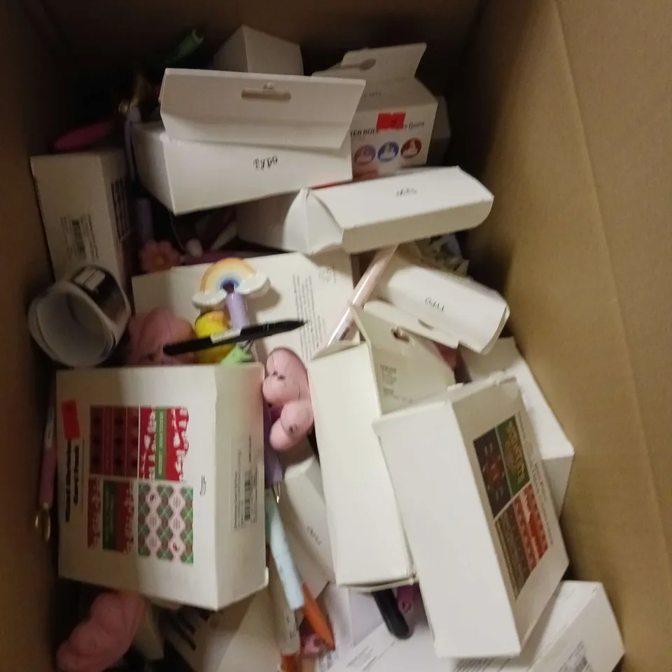 MEDIUM BOX OF APPROXIMATELY 20 ASSORTED HOUSEHOLD ITEMS TO INCLUDE STICKER ROLLS, CARDS AND ASSORTED PENS