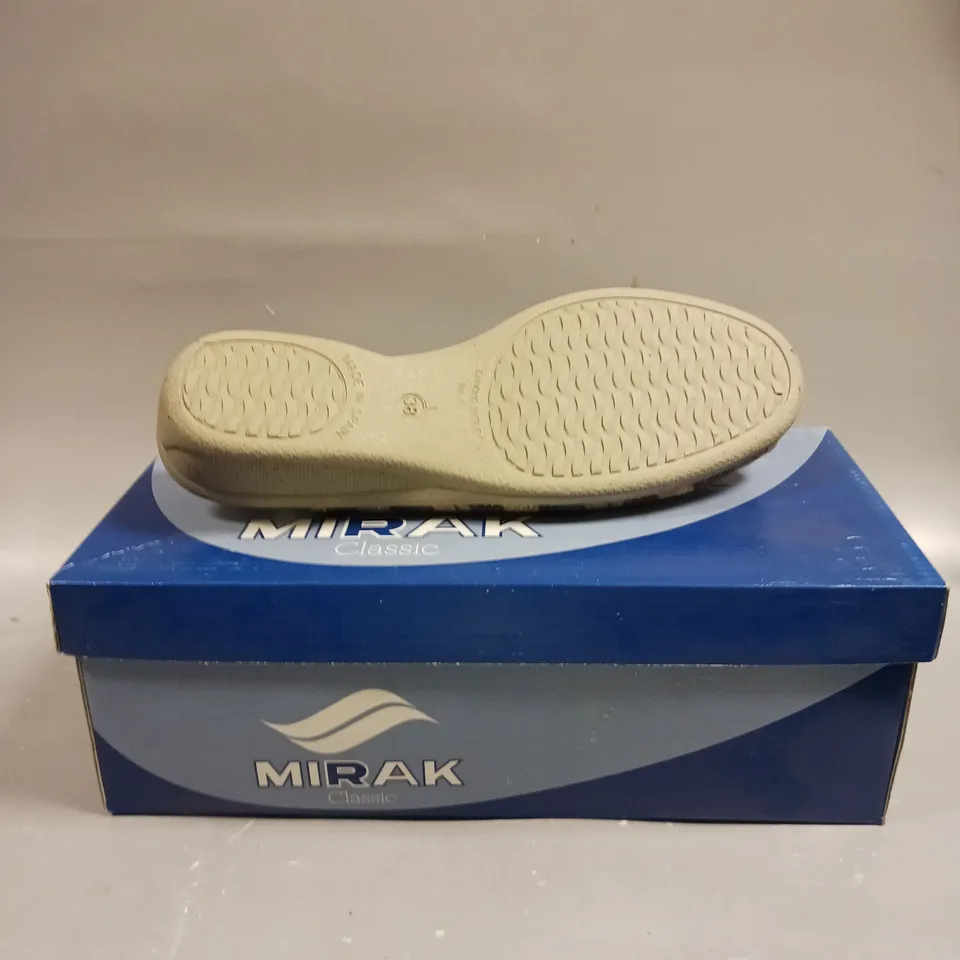 BOXED PAIR OF MIRAK CLASSIC CARLA OPEN TOE SHOES IN BROWN - SIZE 5