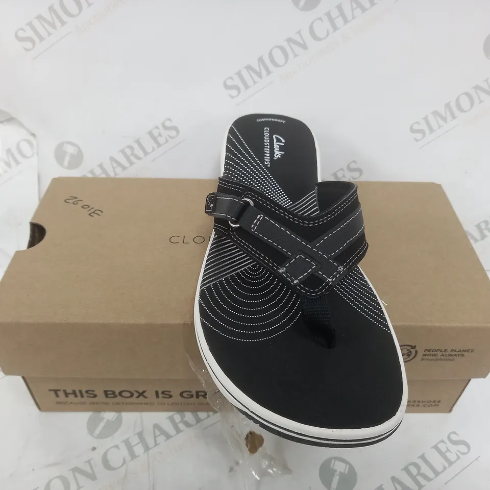 CLARKS BRINKLEY SEA SANDAL - SIZE 7