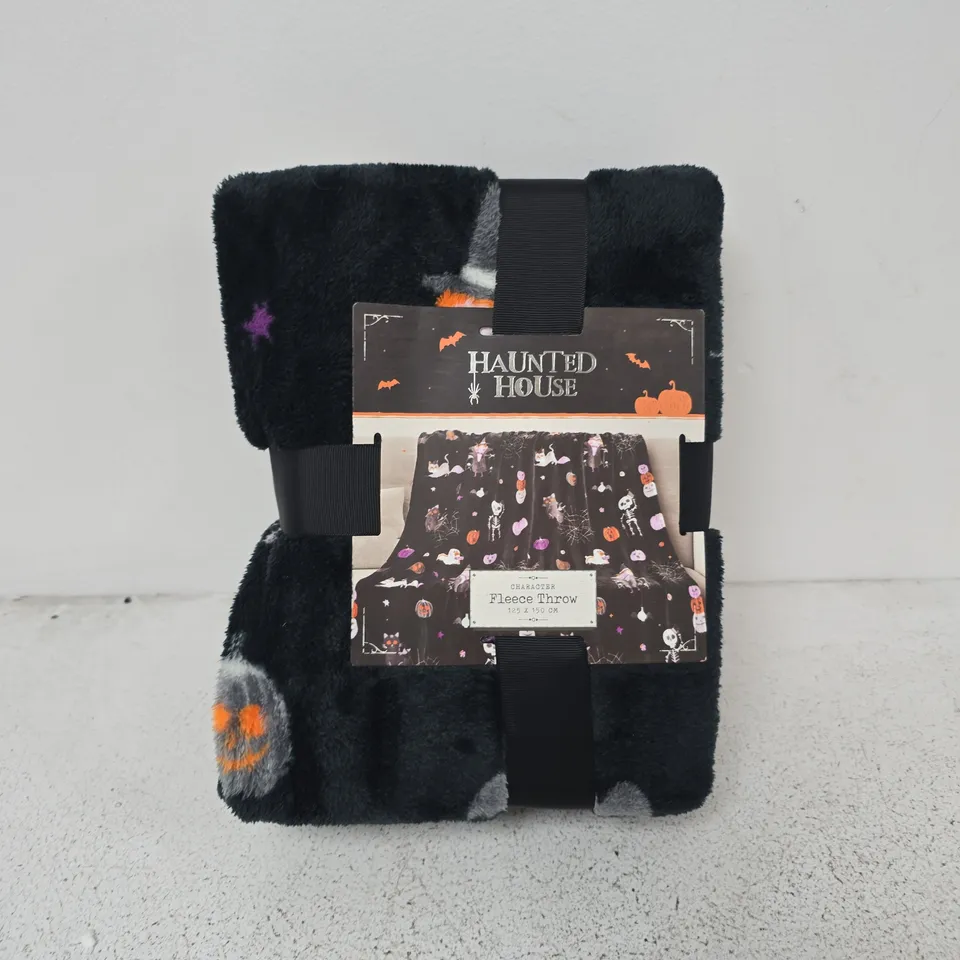HAUNTED HOUSE CHARACTER FLEECE THROW 125X150CM IN BLACK