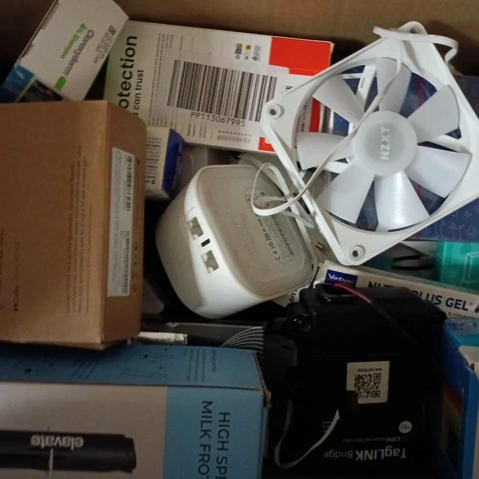 BOX OF APPROXIMATELY 20 ASSORTED HOUSEHOLD ITEMS TO INCLUDE WALL SOCKET EXTENDER, LED HEADTORCH, ETC