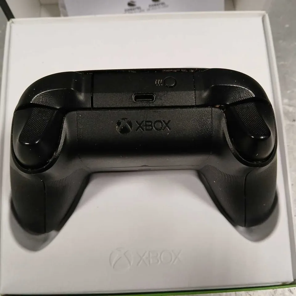 BOXED XBOX WIRELESS CONTROLLER