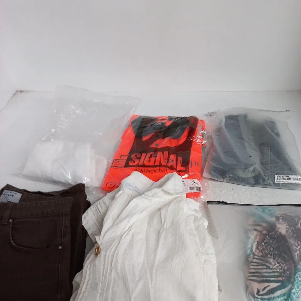 BOX OF APPROXIMATELY 30 ASSORTED CLOTH9NG ITEM SIN VARIOUS COLOURS, SIZES AND STYLES