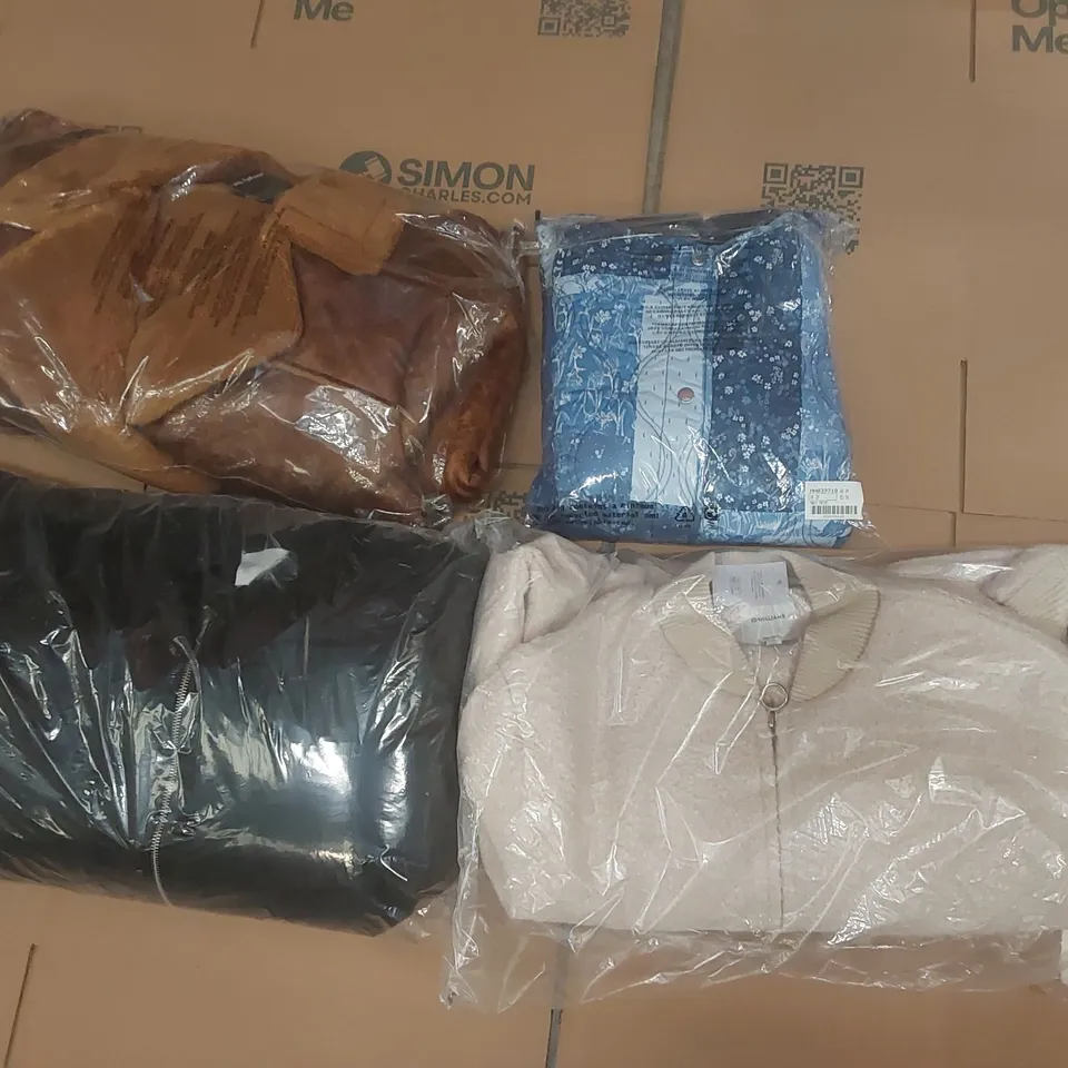 PALLET CONTAINING APPROXIMATELY 100x BRAND NEW ASSORTED DESIGNER CLOTHING ITEMS INCLUDING: JD WILLIAMS JACKETS, SIMPLY BE JACKETS, SIMPLY BE BLAZER ECT