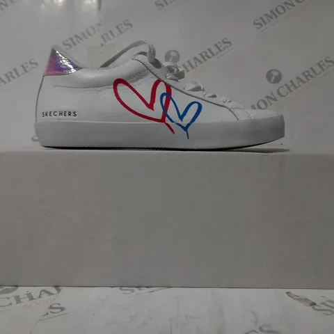 BOXED SKECHERS SHOES IN WHITE W. RED/BLUE HEART DESIGN UK SIZE 3