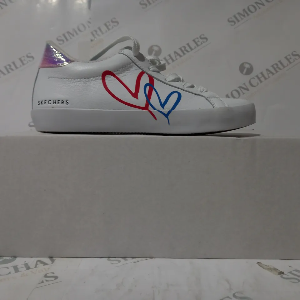 BOXED SKECHERS SHOES IN WHITE W. RED/BLUE HEART DESIGN UK SIZE 3