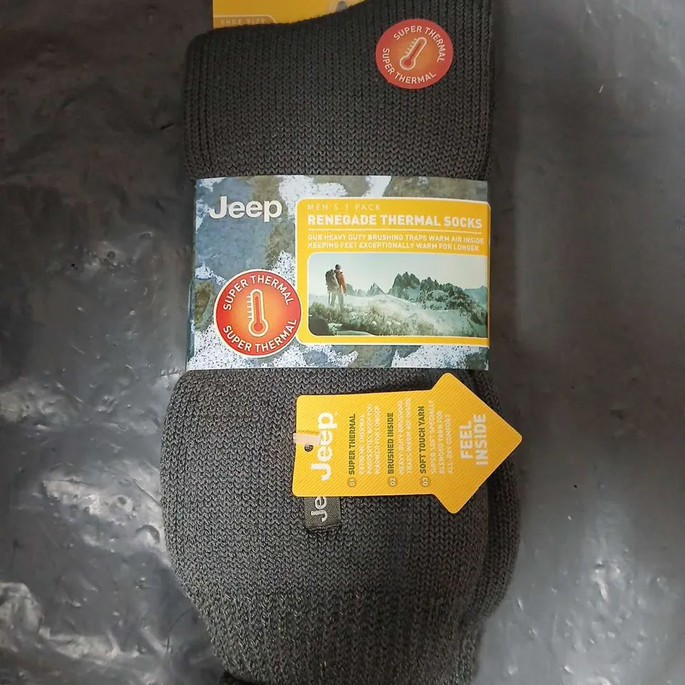 APPROXIMATELY 35 PACKS OF JEEP THERMAL SOCKS IN GREY