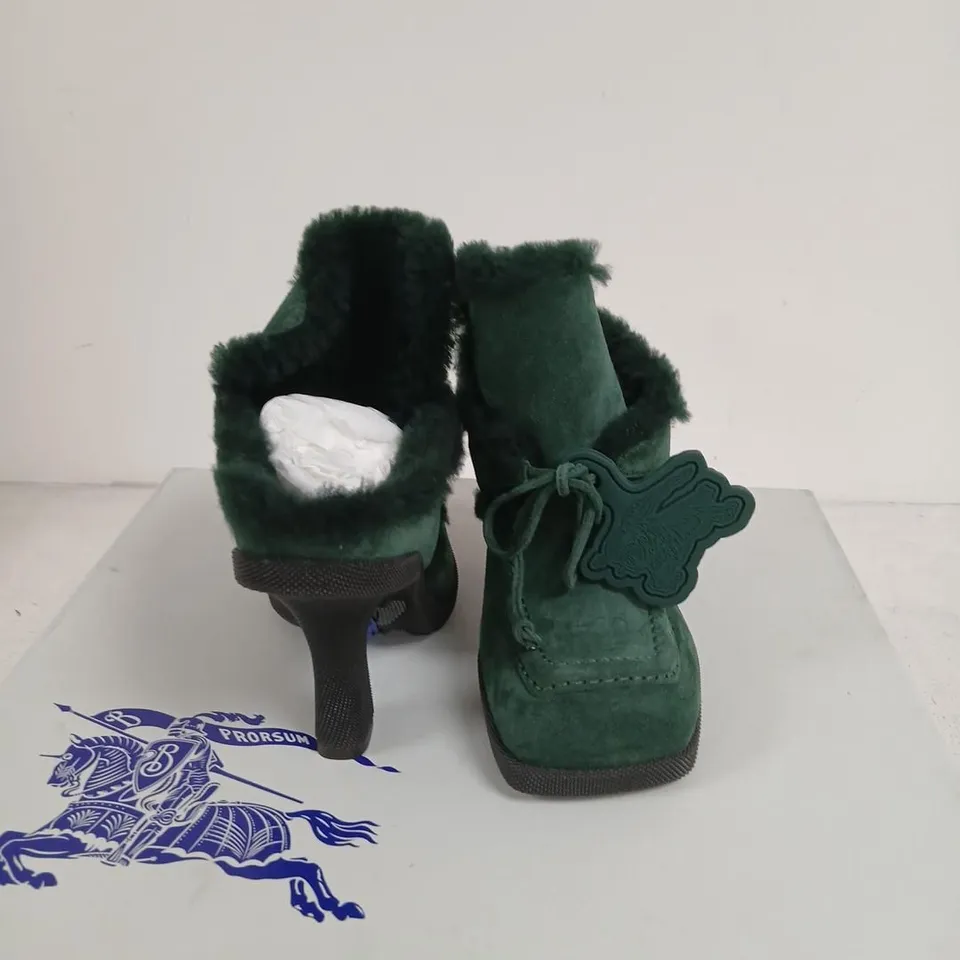 BURBERRY HIGHLAND MULE GREEN SUEDE FUR-LINED ANKLE BOOTS – UK 2 (EU 35)