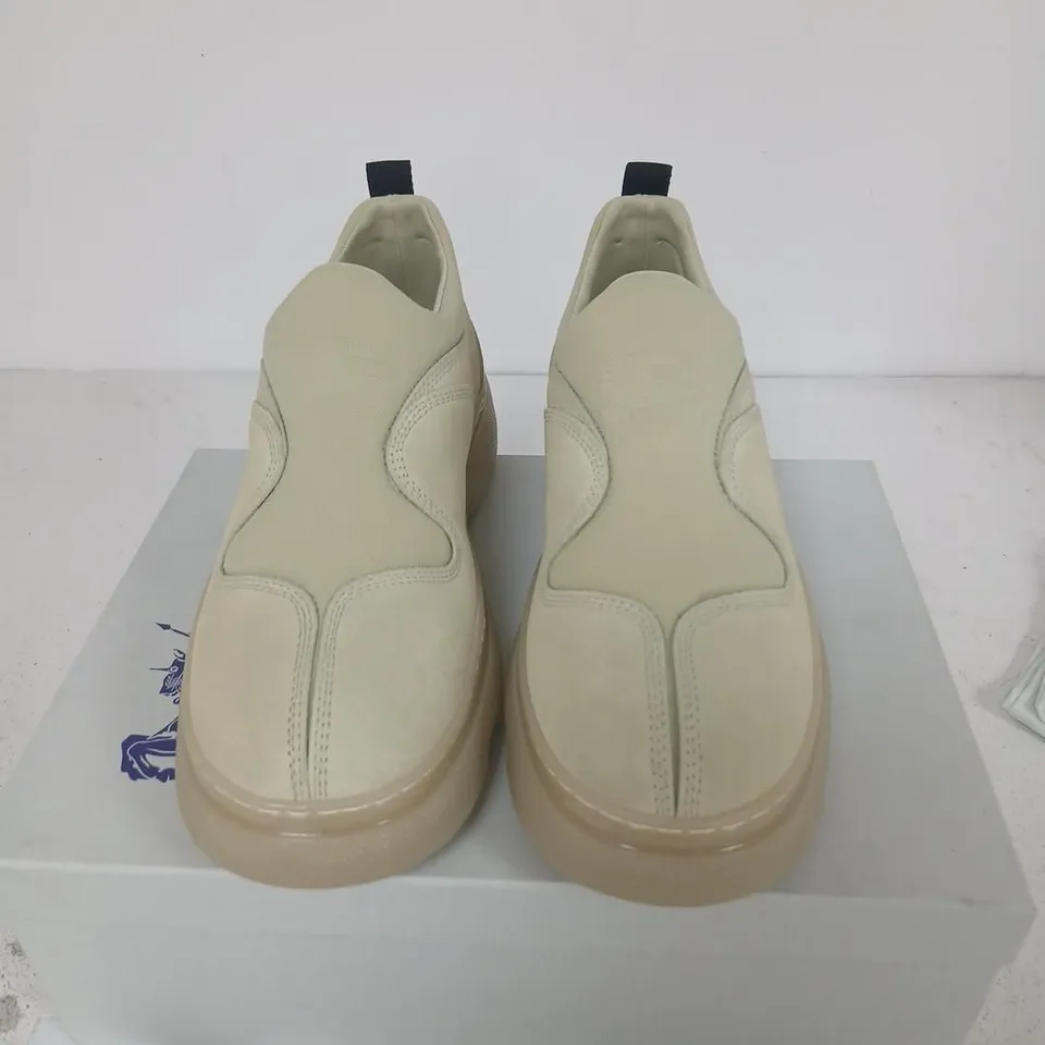 BURBERRY LEATHER SNEAKERS – BEIGE, UK 10.5 (EUR 44.5)