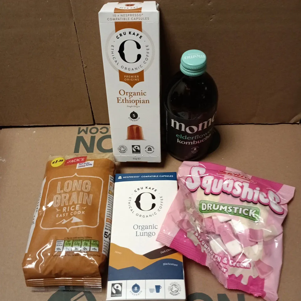 APPROXIMATELY 10 ASSORTED FOOD/DRINK PRODUCTS TO INCLUDE SQUASHIES, HUEL DRINK, MOMO DRINK ETC