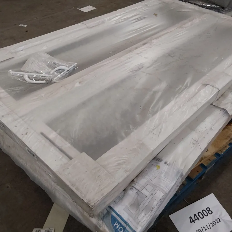 PALLET TWO PVCU WHITE FRENCH DOORS WITH FRAMES INCLUDING GEOM 4'