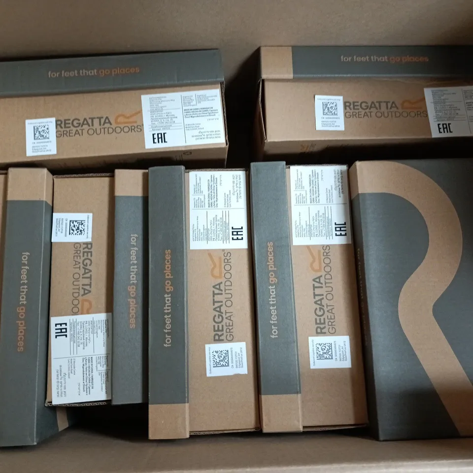 10 BOXED BRAND NEW PAIRS OF REGATTA KIDS SHOES IN VARIOUS SIZES & STYLES TO INCLUDE EDGEPOINT JNR SHOES IN STEEL/PINK FUSION