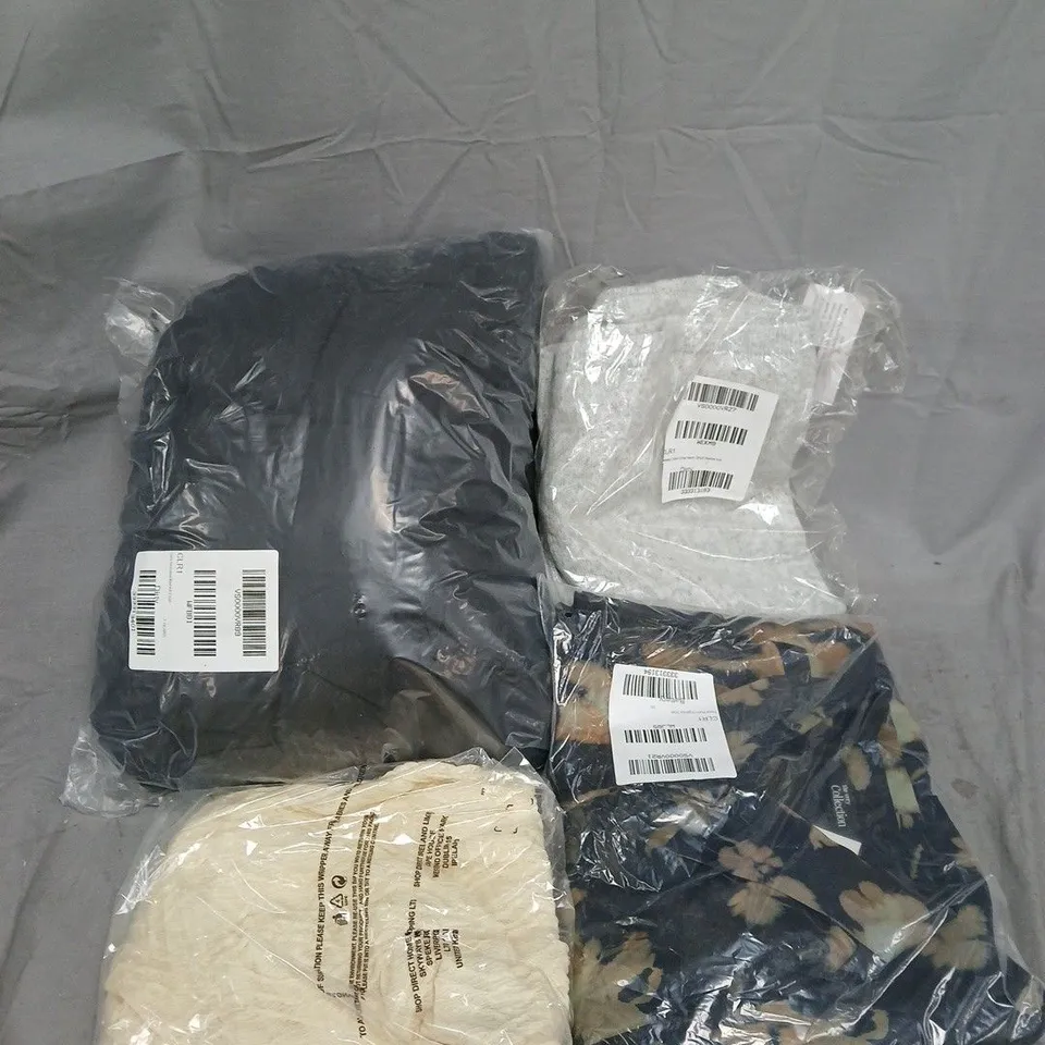 APPROXIMATELY 8 ASSORTED CLOTHING ITEMS IN VARIOUS COLOURS, SIZES, AND STYLES