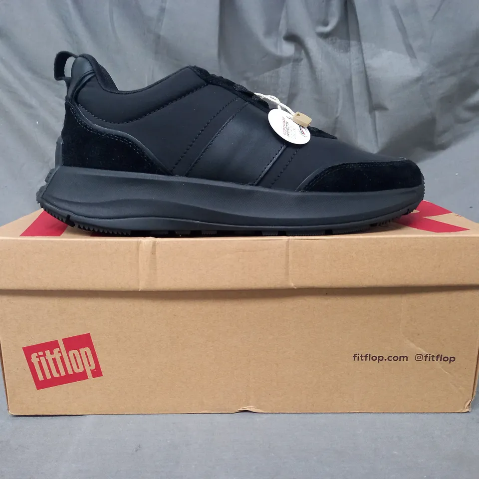 BOXED PAIR OF FITFLOP FLATFORM SNEAKERS IN BLACK UK SIZE 6