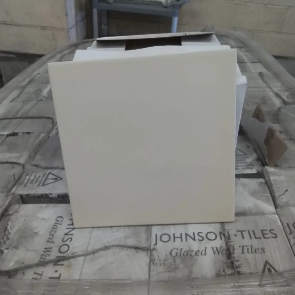 PALLET TO CONTAIN APPROX. 96 X PACKS OF BRAND NEW JOHNSONS GLAZED WALL TILES IN BUTTERMILK - 25 TILES PER PACK // TILE SIZE: 197 X 197 X 6.5mm