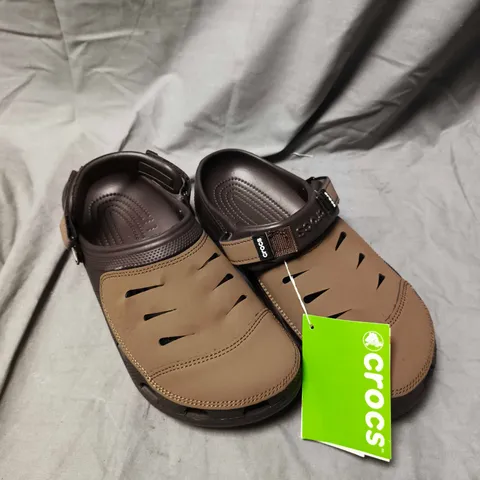 CROCS YUKON SLIP ON SHOES - 9